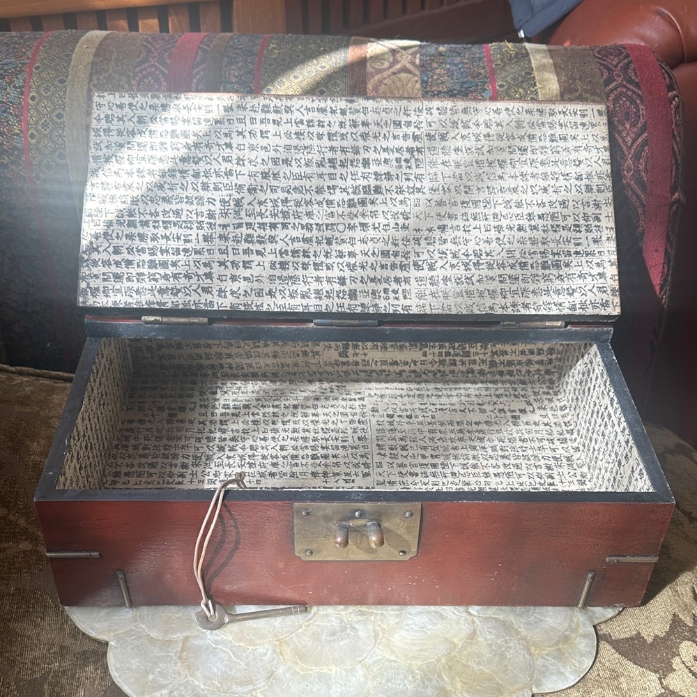 Vintage Red Lacquered Chinese Document Box with brass fittings - Picture 2 of 16